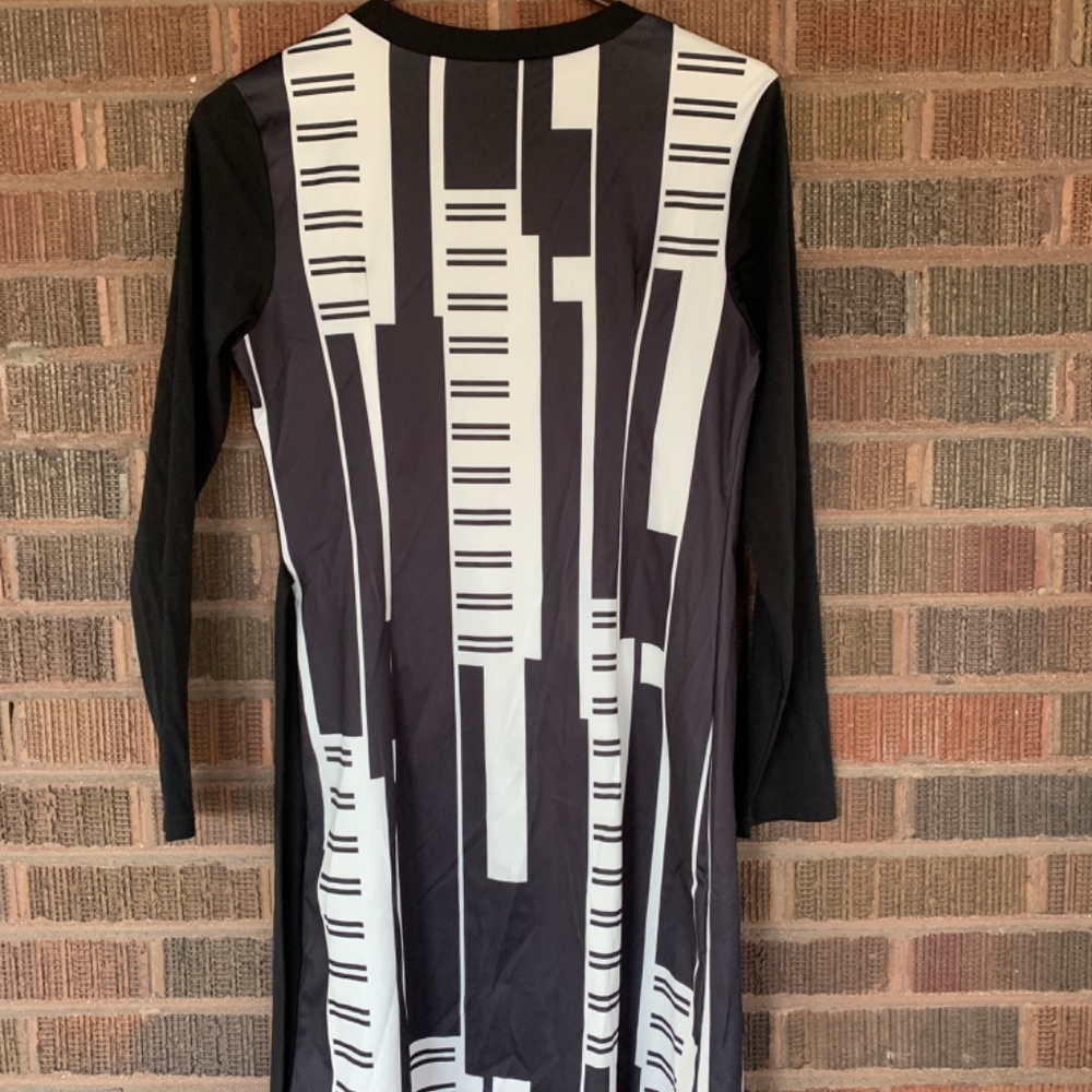 Geometric Style Tops - Picture 3 of 4